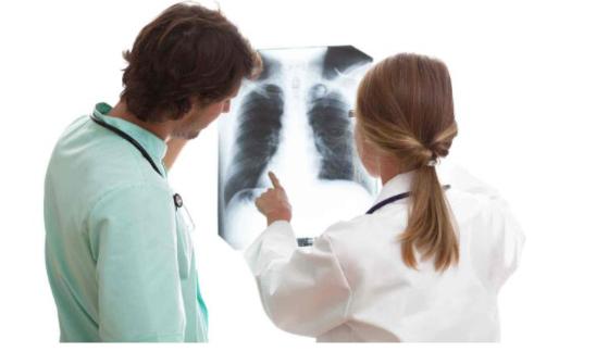 入职体检做胸透发现右侧肋膈角变钝，体检能顺利通过吗？